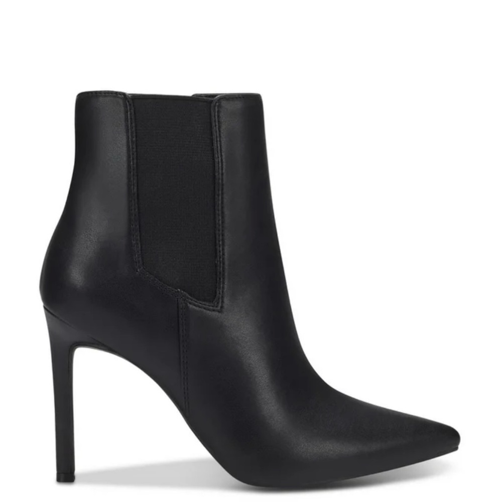 🔥 Black Heeled Boots